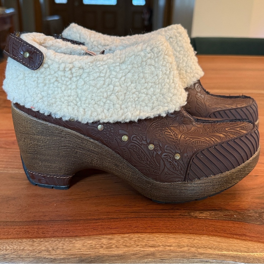 JBU Adventure On Women’s Brown and Cream Textured Ankle Boots size 8.5